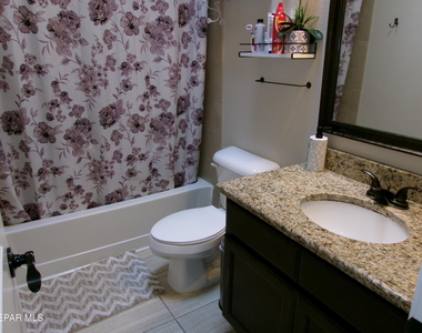 824 Caterick Street - Photo Thumbnail 15