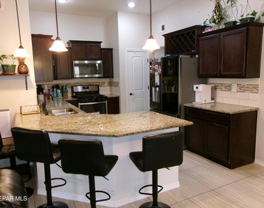 824 Caterick Street - Photo Thumbnail 10