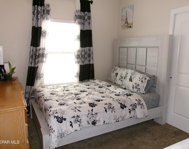 824 Caterick Street - Photo Thumbnail 18