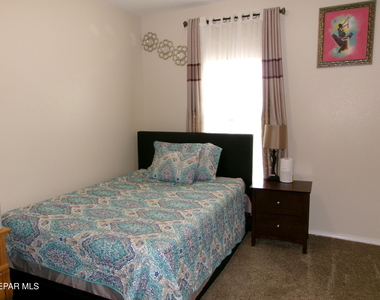 824 Caterick Street - Photo Thumbnail 14