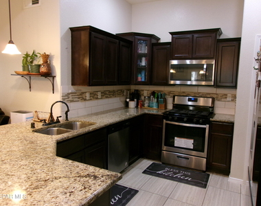824 Caterick Street - Photo Thumbnail 8
