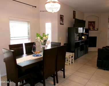 824 Caterick Street - Photo Thumbnail 5