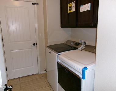 824 Caterick Street - Photo Thumbnail 17