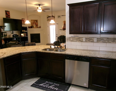 824 Caterick Street - Photo Thumbnail 13