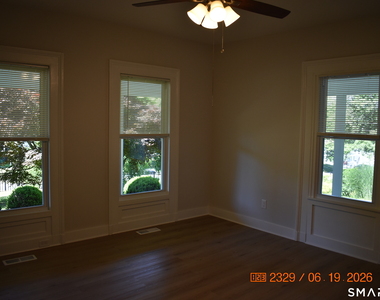 402 Main Street - Photo Thumbnail 9