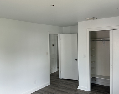 80 Alexander Avenue - Photo Thumbnail 6