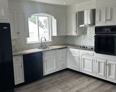 80 Alexander Avenue - Photo Thumbnail 14