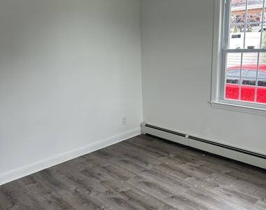 80 Alexander Avenue - Photo Thumbnail 11