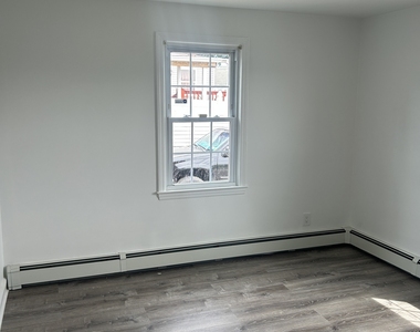 80 Alexander Avenue - Photo Thumbnail 12