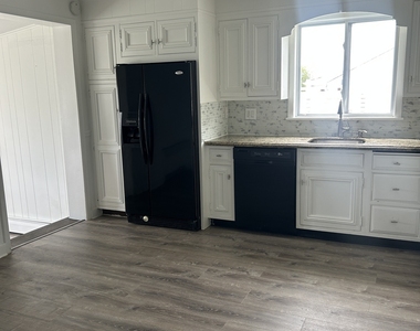 80 Alexander Avenue - Photo Thumbnail 13
