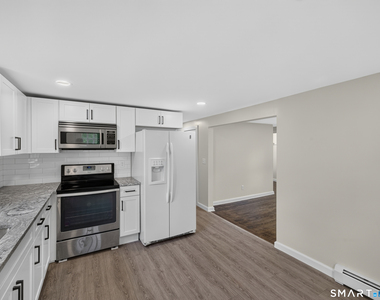 1039 North Road - Photo Thumbnail 9