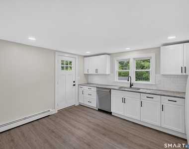 1039 North Road - Photo Thumbnail 7