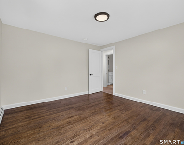 1039 North Road - Photo Thumbnail 11