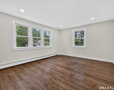 1039 North Road - Photo Thumbnail 4