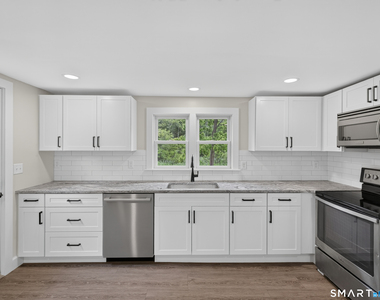 1039 North Road - Photo Thumbnail 8