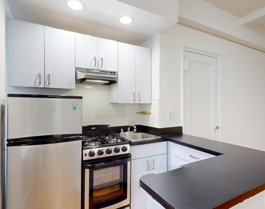 140 East 46th Street  - Photo Thumbnail 3