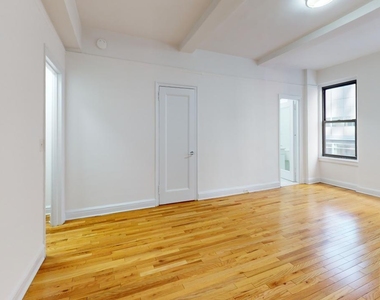 140 East 46th Street  - Photo Thumbnail 1