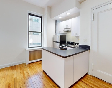 140 East 46th Street  - Photo Thumbnail 2
