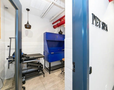 Myrtle Avenue - Photo Thumbnail 7