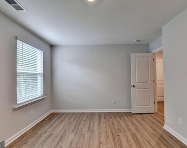 175 Grey Falcon Avenue - Photo Thumbnail 43