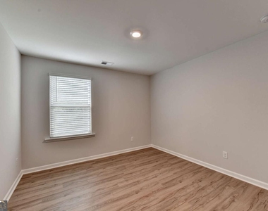 175 Grey Falcon Avenue - Photo Thumbnail 46