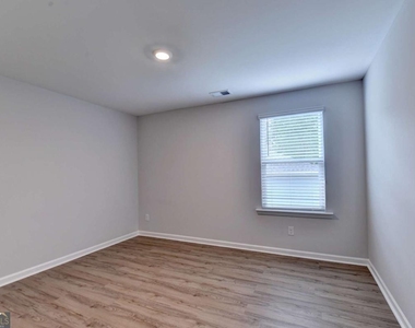 175 Grey Falcon Avenue - Photo Thumbnail 40