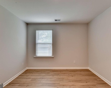 175 Grey Falcon Avenue - Photo Thumbnail 47