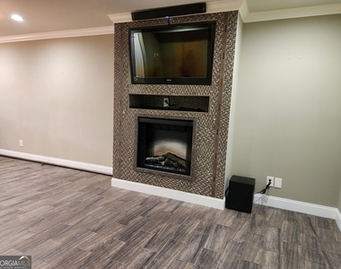 1085 Holly Drive - Photo Thumbnail 9