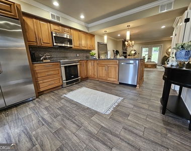 1085 Holly Drive - Photo Thumbnail 2