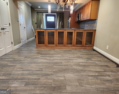 1085 Holly Drive - Photo Thumbnail 3