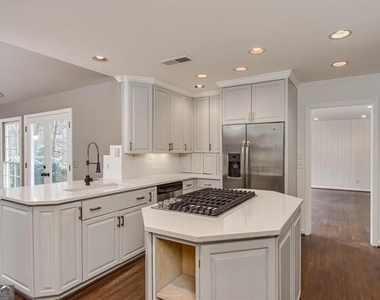 4601 Club Circle Ne - Photo Thumbnail 23