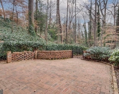 4601 Club Circle Ne - Photo Thumbnail 9