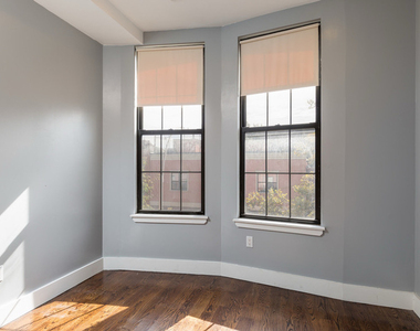 615 Gates Avenue - Photo Thumbnail 3