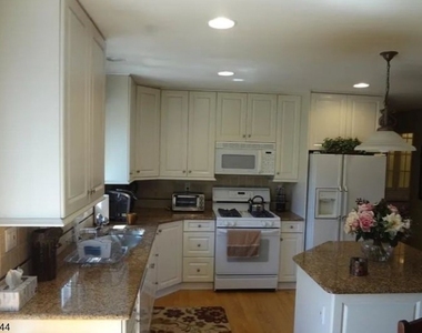 246 Fresh Ponds Rd - Photo Thumbnail 21