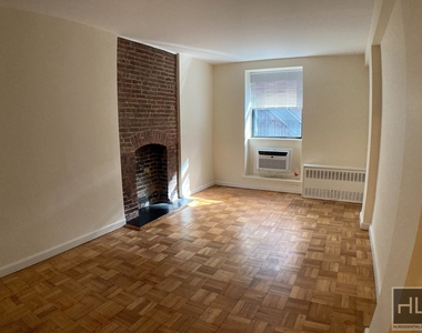 East 84 Street - Photo Thumbnail 2