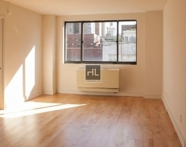 West 96th Street - Photo Thumbnail 1