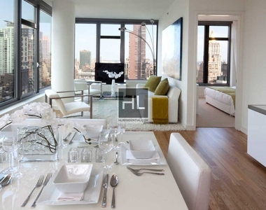 West 29th Street - Photo Thumbnail 2