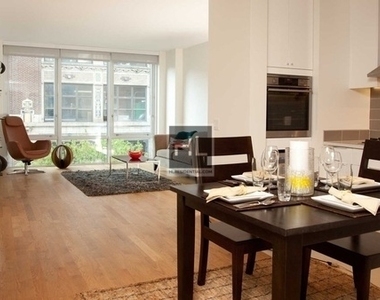 West 37th Street - Photo Thumbnail 1