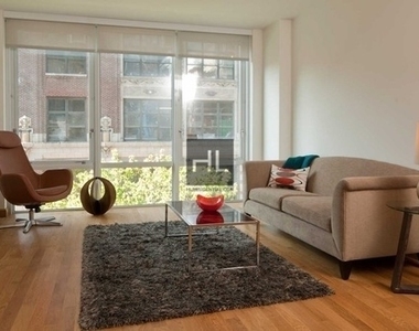 West 37th Street - Photo Thumbnail 4