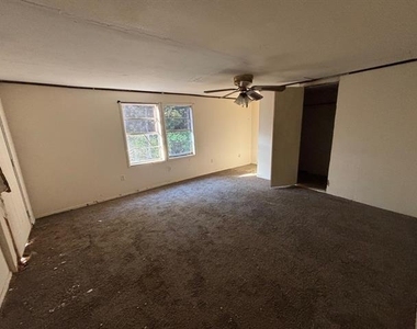 225 County Road 4090 - Photo Thumbnail 4
