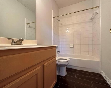 3904 Ridge Gate Drive - Photo Thumbnail 7