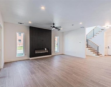 4319 Sylvester Street - Photo Thumbnail 5