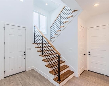 4319 Sylvester Street - Photo Thumbnail 3