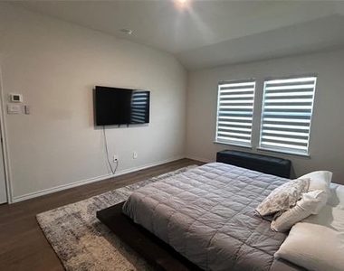 818 Coastline Way - Photo Thumbnail 11