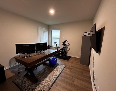818 Coastline Way - Photo Thumbnail 14