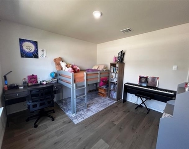 818 Coastline Way - Photo Thumbnail 7