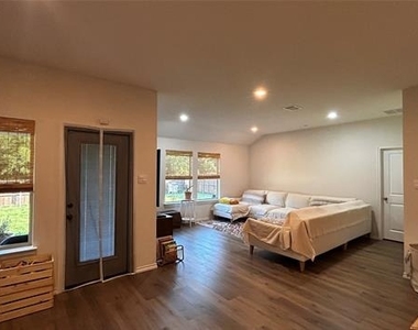 818 Coastline Way - Photo Thumbnail 5
