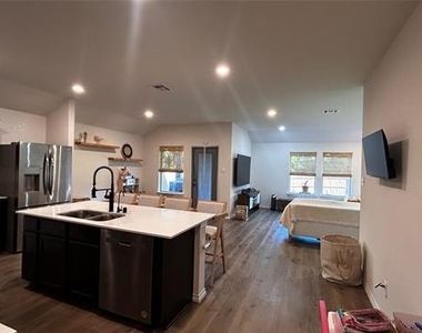 818 Coastline Way - Photo Thumbnail 2