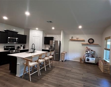 818 Coastline Way - Photo Thumbnail 4