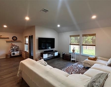 818 Coastline Way - Photo Thumbnail 13